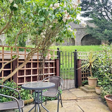 Cherry Blossom Cottage York Ngoại thất bức ảnh